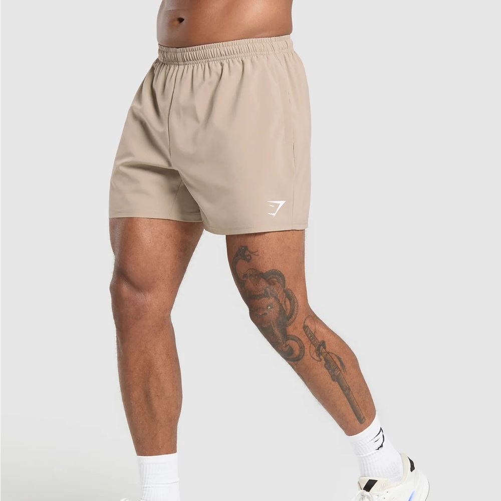 Gymshark ARRIVAL 5" SHORTS size M slim fit brown NWt